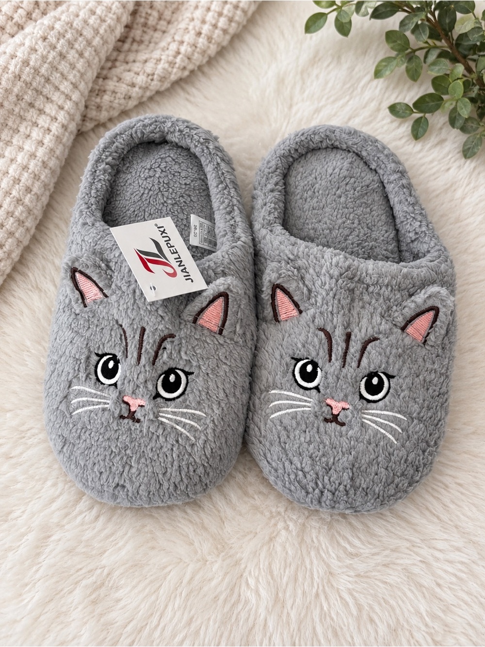 Cozy Plush Cat Slippers • Gray Size 6.5 to 7.5